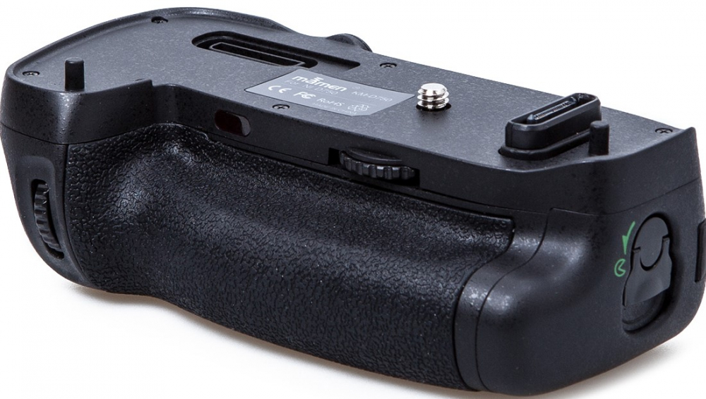 NIKON MB-D16